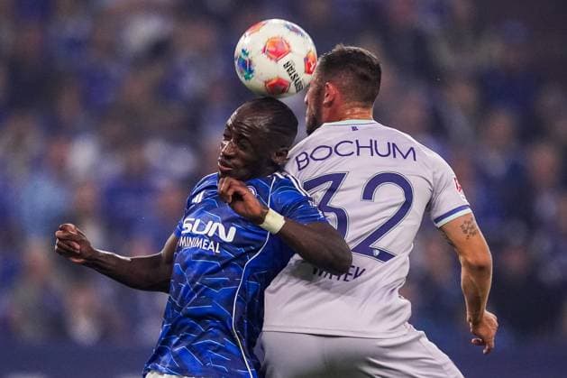 GELSENKIRCHEN, GERMANY - AUGUST 23: Christopher Antwi-Adjei of FC Schalke 04 and Maximilian Wittek of VfL Bochum compete for the headed ball during the 2. Bundesliga match between FC Schalke 04 and VfL Bochum 1848 at Veltins-Arena on August 23, 2025 in Gelsenkirchen, Germany. (Photo by Rene Nijhuis) SPO  Copyright: xRenexNijhuis