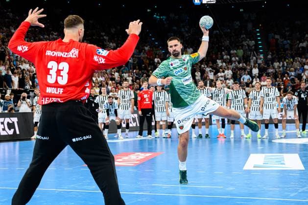 Muenchen HBL Super Cup 2025 Fuechse Berlin THW Kiel Goalkeeper Andreas Wolff THW Kiel , Fabian Wiede Berlin Muenchen SAP Garden Bayern Germany