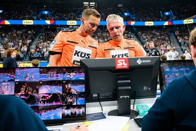 Muenchen HBL Super Cup 2025 Fuechse Berlin THW Kiel Referee Tobias Tönnies, referee Robert Schulze during video review Muenchen SAP Garden Bayern Germany