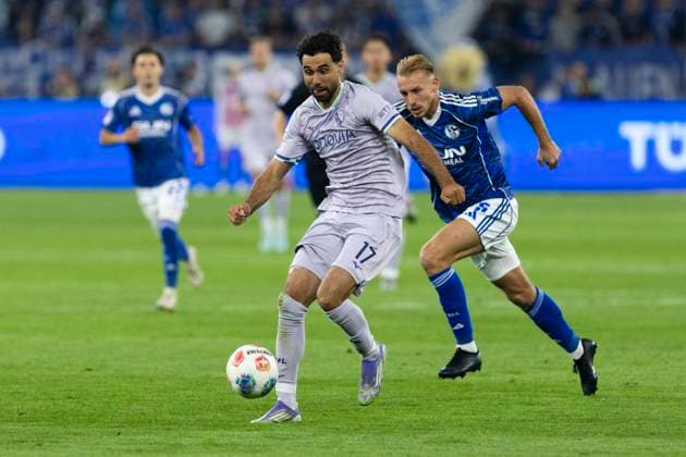 2 Soccer Bundesliga, FC Schalke 04 VfL Bochum 23 08 2025 Gerrit Holtmann VfL Bochum, 17 , Timo Becker FC Schalke 04, 5 2 Soccer Bundesliga, FC Schalke 04 VfL Bochum, 3 Matchday, on 23 08 2025, Veltins Arena, Gelsenkirchen DFL regulations prohibit any use of photographs as image sequences and or quasi video Copyright: xBEAUTIFULxSPORTS Meuselx