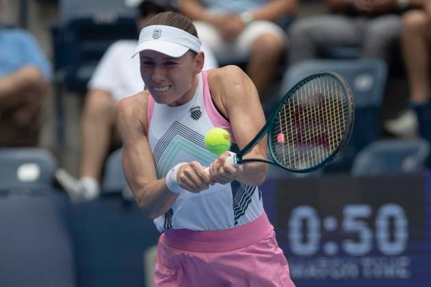 August 23, 2025, Monterrey, Nuevo Leon, Mexico: Yekaterina AleksoÂ¡ndrova (RUS) in action against Marie BouzkovoÂ¡ (CZE) during the semifinals at the Monterrey Open WTA, Tennis Damen 500. Monterrey Mexico - ZUMAo125 20250823_zip_o125_003 Copyright: xAntonioxOjedax