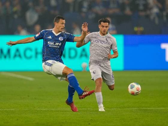 Ron Schallenberg FC Schalke 04, 6 vs Kjell Arik Watjen VfL Bochum 1848, 8 GER, FC Schalke 04 vs VfL Bochum 1848, 2 Bundesliga, Matchday 3, Season 2025 2026, 23 08 2025 DFL REGULATES PROHIBIT ANY USE OF PHOTOGRAPHS AS IMAGE SEQUENCES AND OR QUASI VIDEO GER, FC Schalke 04 vs VfL Bochum 1848, 2 Bundesliga, Matchday 3, Season 2025 2026, 23 08 2025 Gelsenkirchen Copyright: xEibner-Pressefoto ScottxColemanx EP_SCN