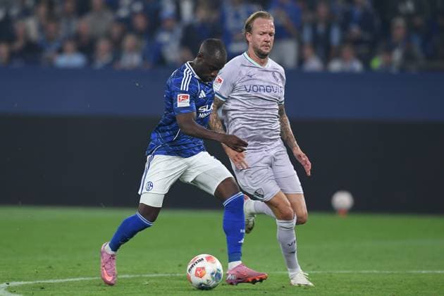 Soccer 2 Bundesliga 3 Matchday FC Schalke 04 VfL Bochum on 23 08 2025 at the Veltins Arena in Gelsenkirchen Christopher Antwi Adjei Schalke , front Kevin Vogt Bochum , back DFL regulations prohibit any use of photographs as image sequences and or quasi video xRx