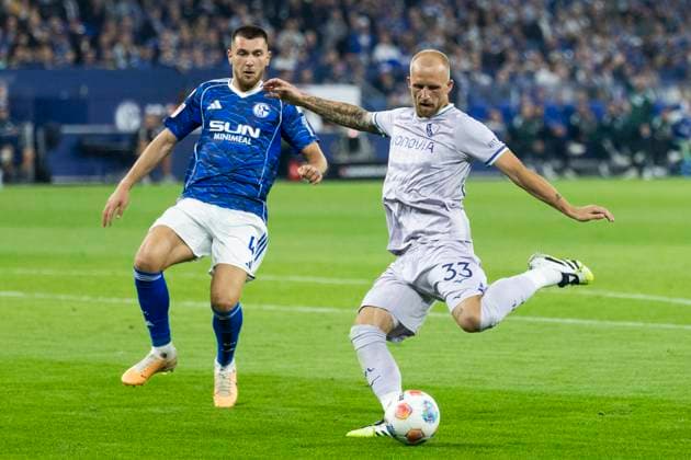 2 Soccer Bundesliga, FC Schalke 04 VfL Bochum 23 08 2025 Philipp Hofmann VfL Bochum, 33 , Hasan Kurucay FC Schalke 04, 4 2 Soccer Bundesliga, FC Schalke 04 VfL Bochum, 3 Matchday, on 23 08 2025, Veltins Arena, Gelsenkirchen DFL regulations prohibit any use of photographs as image sequences and or quasi video Copyright: xBEAUTIFULxSPORTS Meuselx