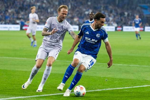 2 Soccer Bundesliga, FC Schalke 04 VfL Bochum 23 08 2025 Kevin Vogt VfL Bochum, 7 , Kenan Karaman FC Schalke 04, 19 2 Soccer Bundesliga, FC Schalke 04 VfL Bochum, 3 Matchday, on 23 08 2025, Veltins Arena, Gelsenkirchen DFL regulations prohibit any use of photographs as image sequences and or quasi video Copyright: xBEAUTIFULxSPORTS Meuselx
