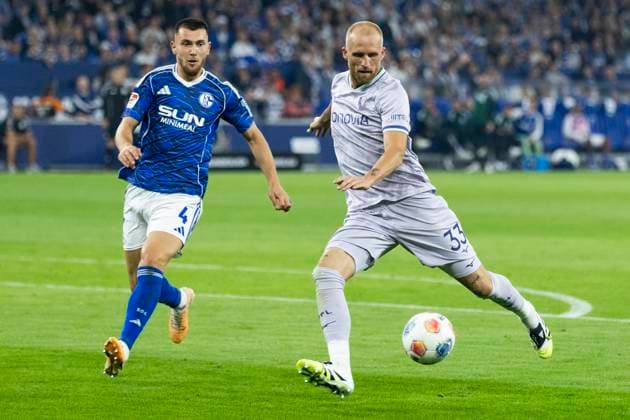2 Soccer Bundesliga, FC Schalke 04 VfL Bochum 23 08 2025 Philipp Hofmann VfL Bochum, 33 , Hasan Kurucay FC Schalke 04, 4 2 Soccer Bundesliga, FC Schalke 04 VfL Bochum, 3 Matchday, on 23 08 2025, Veltins Arena, Gelsenkirchen DFL regulations prohibit any use of photographs as image sequences and or quasi video Copyright: xBEAUTIFULxSPORTS Meuselx