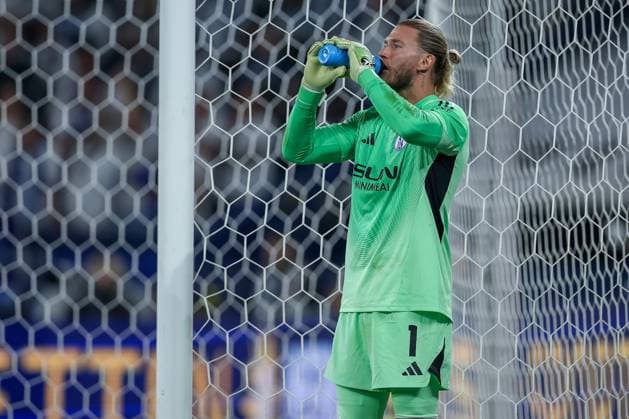 23 08 2025, Football, FC Schalke 04 VfL Bochum, Matchday 3, 2 Fußball Bundesliga, Veltins Arena Gelsenkirchen, Season 2025 2026 Goalkeeper Loris Karius Schalke04 01 DFB regulations prohibit any use of photographs as image sequences and or quasi video Nordrhein Westfalen Germany