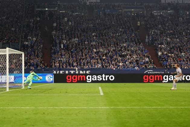 Loris Karius FC Schalke 04 saves the penalty in the match of the 2 Bundesliga season 2025 26 FC Schalke 04 VfL Bochum 1848 Copyright Thomas Pakusch