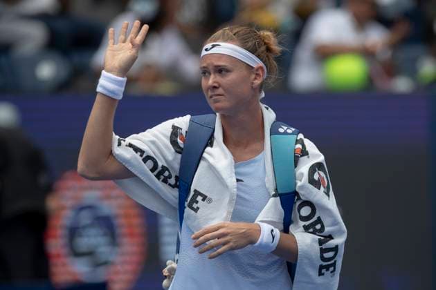 August 23, 2025, Monterrey, Nuevo Leon, Mexico: Marie Bouzkova (CZE) withdraws due to a hip injury during her match against Yekaterina Aleksandrova (RUS) during the semifinals at the Monterrey Open WTA, Tennis Damen 500. Monterrey Mexico - ZUMAo125 20250823_zip_o125_005 Copyright: xAntonioxOjedax