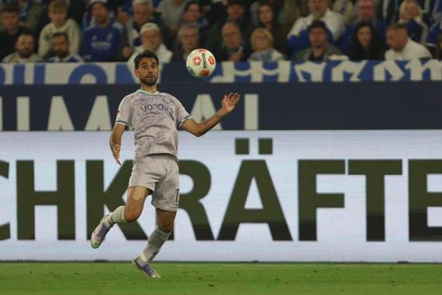 Gerrit Holtmann VfL Bochum in action, on the ball, single action during the 2 Bundesliga match between FC Schalke 04 and VfL Bochum, Veltins Arena on August 23, 2025 in Gelsenkirchen, Germany Photo by Oliver Kaelke DeFodi Images Gerrit Holtmann VfL Bochum controls the ball during the 2 Bundesliga match between FC Schalke 04 and VfL Bochum at Veltins Arena on August 23, 2025 in Gelsenkirchen, Germany Photo by Oliver Kaelke DeFodi Images DFB DFL REGULATIONS PROHIBIT ANY USE OF PHOTOGRAPHS AS IMAGE SEQUENCES AND OR QUASI VIDEO Photo by Oliver Kaelke DeFodi Images