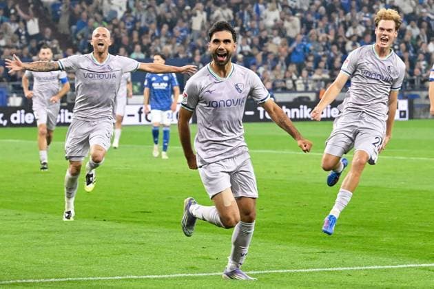 Gelsenkirchen, Veltins Arena, 23 08 25, GER, Herren, 2 Bundesliga, Saison 2025 2026, FC Schalke 04 VfL Bochum Bild Gerrit HOLTMANN Bochum jubilates after his goal to 0 1 DFL regulations prohibit any use of photographs as image sequences and or quasi video NRW Germany