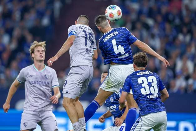 23 08 2025, Football, FC Schalke 04 VfL Bochum, Matchday 3, 2 Fußball Bundesliga, Veltins Arena Gelsenkirchen, Saison 2025 2026 Matus Bero VfL Bochum 19 Kopfballduell Hasan Kurucay Schalke04 04 DFB regulations prohibit any use of photographs as image sequences and or quasi video Nordrhein Westfalen Germany