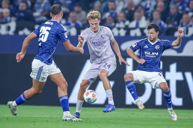 23 08 2025, Football, FC Schalke 04 VfL Bochum, Matchday 3, 2 Fußball Bundesliga, Veltins Arena Gelsenkirchen, Saison 2025 2026 Nikola Katic Schalke04 25 and Adrian Gantenbein Schalke04 17 in a duel against Mats Pannewig VfL Bochum 24 DFB regulations prohibit any use of photographs as image sequences and or quasi video Nordrhein Westfalen Germany
