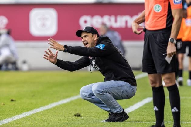 Football, Season 2025 2026, 3 League, Schauinsland Reisen Arena Duisburg, Matchday 3, MSV Duisburg SSV Ulm 1846 Football, 23 08 2025 23 08 2025, Football, Season 2025 2026, 3 League, Schauinsland Reisen Arena Duisburg, Matchday 3, MSV Duisburg SSV Ulm 1846 Football, Emotions Coach Robert Lechleiter SSV Ulm 1846 Football on the touchline Photo Lucca Fundel Duisburg Schauinsland Reisen Arena North Rhine-Westphalia Germany