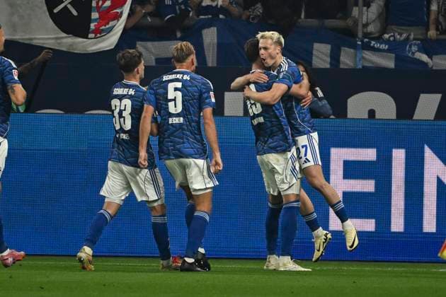 Goal celebration for 1 1 by Finn Porath Schalke , FC Schalke 04 vs VfL Bochum , Soccer, 2 Bundesliga, 3 Matchday, 23 08 2025 DFB regulations prohibit any use of photographs as image sequences and or quasi video Gelsenkirchen Nordrhein Westfalen Germany Copyright: xkolbert-press MarcxNiemeyerx