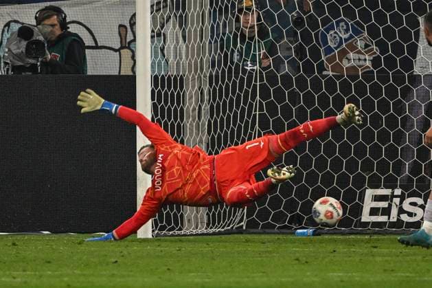 Goal for 2 1 by Bryan Lasme Schalke , FC Schalke 04 vs VfL Bochum , Soccer, 2 Bundesliga, 3 Matchday, 23 08 2025 DFB regulations prohibit any use of photographs as image sequences and or quasi video Gelsenkirchen Nordrhein Westfalen Germany Copyright: xkolbert-press MarcxNiemeyerx