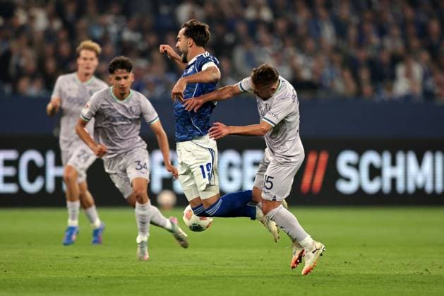 Kenan Karaman FC Schalke 04 and Felix Passlack VfL Bochum at the match of the 2 Bundesliga season 2025 26 FC Schalke 04 VfL Bochum 1848 Copyright Thomas Pakusch