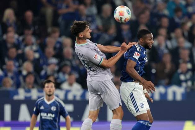 Cajetan Lenz VfL Bochum and Moussa Sylla FC Schalke 04 at the match of the 2 Bundesliga season 2025 26 FC Schalke 04 VfL Bochum 1848 Copyright Thomas Pakusch