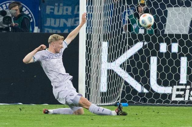 2 Soccer Bundesliga, FC Schalke 04 VfL Bochum 23 08 2025 Colin Kleine Bekel VfL Bochum, 5 with a save 2 Soccer Bundesliga, FC Schalke 04 VfL Bochum, 3 Matchday, on 23 08 2025, Veltins Arena, Gelsenkirchen DFL regulations prohibit any use of photographs as image sequences and or quasi video Copyright: xBEAUTIFULxSPORTS Meuselx