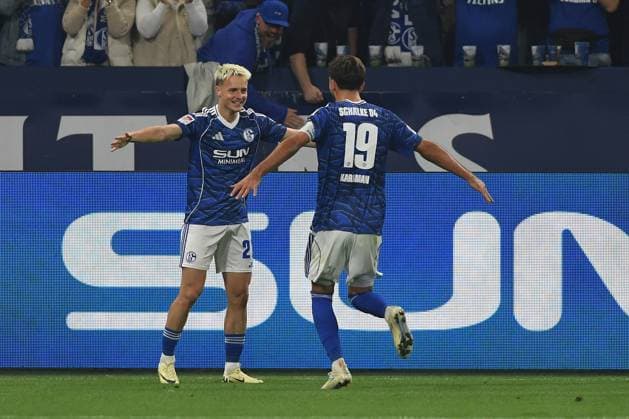 Finn Porath FC Schalke 04 celebrates after scoring his team™s first goal with teammates during the 2 Bundesliga match between FC Schalke 04 and VfL Bochum, Veltins Arena on August 23, 2025 in Gelsenkirchen, Germany, Germany Photo by Ralf Treese DeFodi Images Finn Porath FC Schalke 04 celebrates after scoring his team™s first goal with teammates during the 2 Bundesliga match between FC Schalke 04 and VfL Bochum at Veltins Arena on August 23, 2025 in Gelsenkirchen, Germany Photo by Ralf Treese DeFodi Images Photo by Ralf Treese DeFodi Images