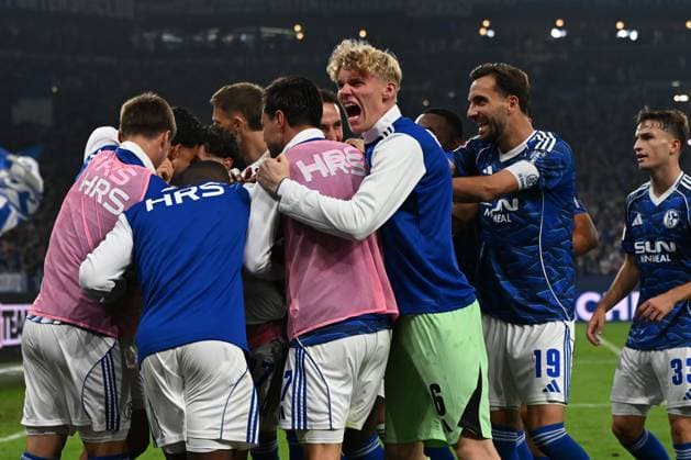 Bryan Lasme FC Schalke 04 celebrates after scoring his team™s second goal with teammates during the 2 Bundesliga match between FC Schalke 04 and VfL Bochum, Veltins Arena on August 23, 2025 in Gelsenkirchen, Germany, Germany Photo by Ralf Treese DeFodi Images Bryan Lasme FC Schalke 04 celebrates after scoring his team™s second goal with teammates during the 2 Bundesliga match between FC Schalke 04 and VfL Bochum at Veltins Arena on August 23, 2025 in Gelsenkirchen, Germany Photo by Ralf Treese DeFodi Images Photo by Ralf Treese DeFodi Images