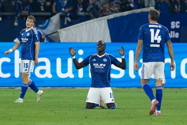 2 Soccer Bundesliga, FC Schalke 04 VfL Bochum 23 08 2025 Bryan Lasme FC Schalke 04, 11 shortly after the final whistle between Emil Hojlund FC Schalke 04, 15 and Janik Bachmann FC Schalke 04, 14 2 Soccer Bundesliga, FC Schalke 04 VfL Bochum, Matchday 3, on 23 08 2025, Veltins Arena, Gelsenkirchen DFL regulations prohibit any use of photographs as image sequences and or quasi video Copyright: xBEAUTIFULxSPORTS Meuselx