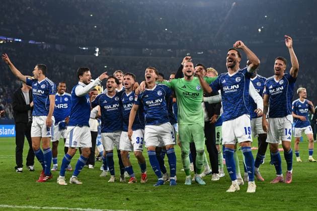 Players Schalke 04 celebrate, cheering, jubilating during the 2 Bundesliga match between FC Schalke 04 and VfL Bochum, Veltins Arena on August 23, 2025 in Gelsenkirchen, Germany Photo by Ralf Treese DeFodi Images Players Schalke 04 celebrate, celebrates, celebrating during the 2 Bundesliga match between FC Schalke 04 and VfL Bochum at Veltins Arena on August 23, 2025 in Gelsenkirchen, Germany Photo by Ralf Treese DeFodi Images Photo by Ralf Treese DeFodi Images