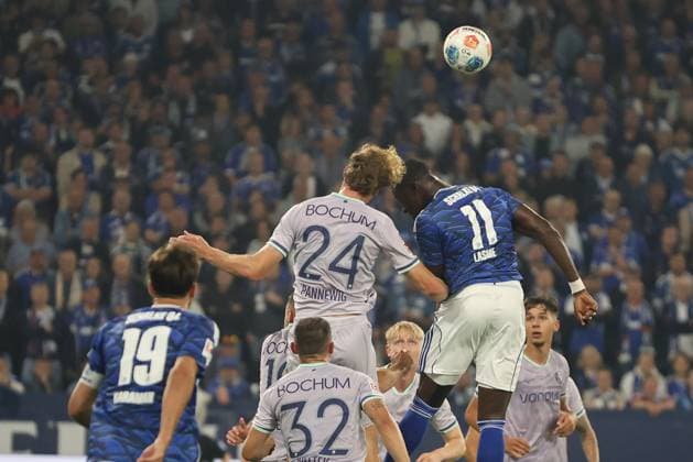 Mats Pannewig VfL Bochum and Bryan Lasme FC Schalke 04 at the match of the 2 Bundesliga season 2025 26 FC Schalke 04 VfL Bochum 1848 Copyright Thomas Pakusch