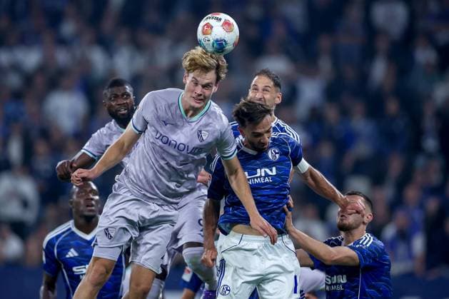 23 08 2025, Football, FC Schalke 04 VfL Bochum, Matchday 3, 2 Fußball Bundesliga, Veltins Arena Gelsenkirchen, Saison 2025 2026 Mats Pannewig VfL Bochum 24 in duel against Kenan Karaman Schalke04 19 header header duel penalty area penalty area action DFB regulations prohibit any use of photographs as image sequences and or quasi video Nordrhein Westfalen Germany