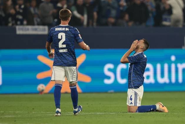 The players of FC Schalke 04 are happy about the victory in the match of the 2 Bundesliga season 2025 26 FC Schalke 04 VfL Bochum 1848 Copyright Thomas Pakusch