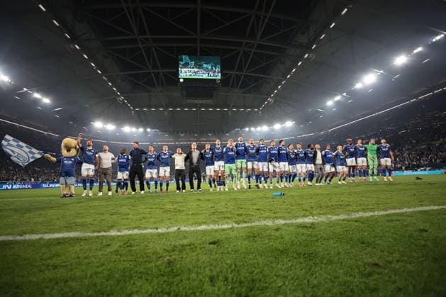 The players of FC Schalke 04 are happy about the victory in the match of the 2 Bundesliga season 2025 26 FC Schalke 04 VfL Bochum 1848 Copyright Thomas Pakusch