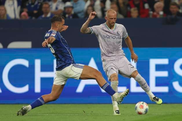 Nikola Katic FC Schalke 04 and Philipp Hofmann VfL Bochum in a duel during the 2 Bundesliga match between FC Schalke 04 and VfL Bochum, Veltins Arena on August 23, 2025 in Gelsenkirchen, Germany, Germany Photo by Oliver Kaelke DeFodi Images Nikola Katic FC Schalke 04 and Philipp Hofmann VfL Bochum battle for the ball during the 2 Bundesliga match between FC Schalke 04 and VfL Bochum at Veltins Arena on August 23, 2025 in Gelsenkirchen, Germany Photo by Oliver Kaelke DeFodi Images DFB DFL REGULATIONS PROHIBIT ANY USE OF PHOTOGRAPHS AS IMAGE SEQUENCES AND OR QUASI VIDEO Photo by Oliver Kaelke DeFodi Images