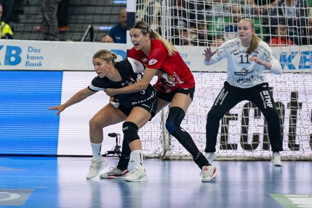 Anika Niederwieser Thueringer HC, 14 vs Laura Rueffieux HSG Blomberg Lippe, 3 GER, HSG Blomberg Lippe vs Thueringer HC, Handball, HBF Supercup 2025, Final, 23 08 2025 GER, HSG Blomberg Lippe vs Thueringer HC, Handball, HBF Supercup 2025, Final, 23 08 2025 Munich Copyright: xEibner-Pressefoto HeikexFeinerx EP_HFR
