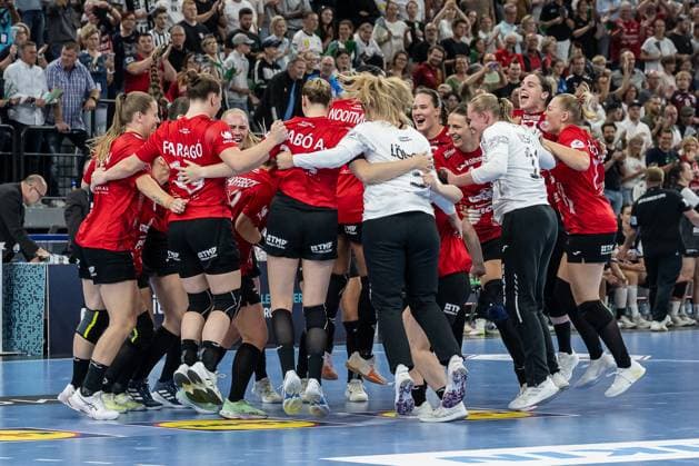 Joy of victory and great jubilation at Thueringer HC immediately after the final whistle GER, HSG Blomberg Lippe vs Thueringer HC, Handball, HBF Supercup 2025, Final, 23 08 2025 GER, HSG Blomberg Lippe vs Thueringer HC, Handball, HBF Supercup 2025, Final, 23 08 2025 Muenchen Copyright: xEibner-Pressefoto HeikexFeinerx EP_HFR
