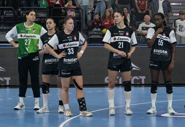 Great disappointment among the Blomberg Lippe players after narrowly losing the final GER, HSG Blomberg Lippe vs Thueringer HC, Handball, HBF Supercup 2025, Final, 23 08 2025 GER, HSG Blomberg Lippe vs Thueringer HC, Handball, HBF Supercup 2025, Final, 23 08 2025 Munich Copyright: xEibner-Pressefoto HeikexFeinerx EP_HFR