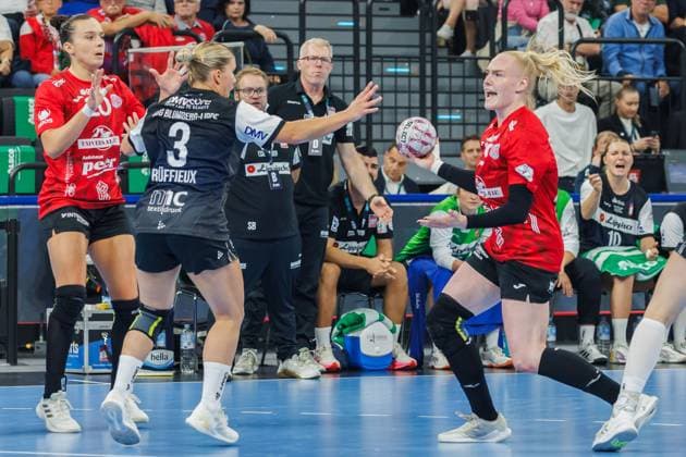 from left Jana Scheib Thüringer HC, 20 , Laura Rüffieux Blomberg Lippe, 3 , Johanna Reichert Thüringer HC, 29 , 23 08 2025, Munich Germany , Womens Handball Super Cup 2025 xprx