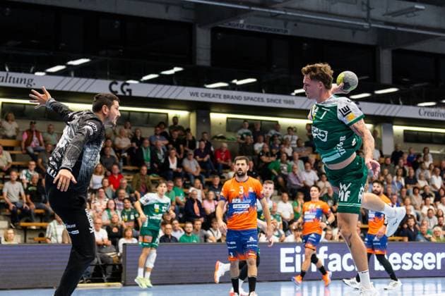 Victor KLOEVE FRISCH AUF Goeppingen, 07 scores a goal, Action, Goal throw FRISCH AUF Goeppingen FAG vs SKK Talent Pilsen, Handball, Men, Players Night, Test match, Season opener, Season 2025 2026, 23 08 2025 FRISCH AUF Goeppingen FAG vs SKK Talent Pilsen, Handball, Men, Players Night, Test match, Season opener, Season 2025 2026, 23 08 2025 Goeppingen Copyright: xEibnerxPressefoto OliverxSchmidtx EP_OST