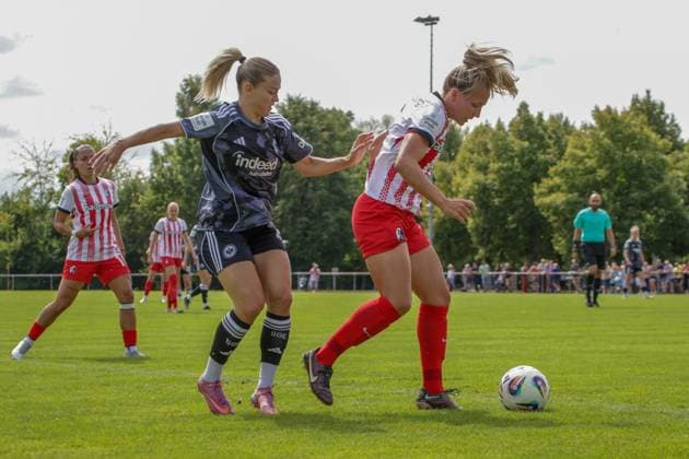 24 08 2025, xgrfx, Soccer Test Match , SC Freiburg Women Eintracht Frankfurt Women v l Nadine Riesen Eintracht Frankfurt , Lisa Karl SC Freiburg DFL DFB REGULATIONS PROHIBIT ANY USE OF PHOTOGRAPHS as IMAGE SEQUENCES and or QUASI VIDEO Freiburg