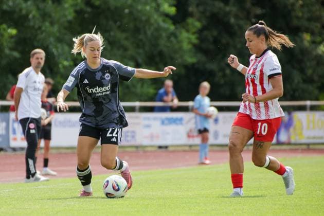 24 08 2025, xgrfx, Soccer Test Match , SC Freiburg Women Eintracht Frankfurt Women v l Nadine Riesen Eintracht Frankfurt , Selina Vobian SC Freiburg DFL DFB REGULATIONS PROHIBIT ANY USE OF PHOTOGRAPHS as IMAGE SEQUENCES and or QUASI VIDEO Freiburg
