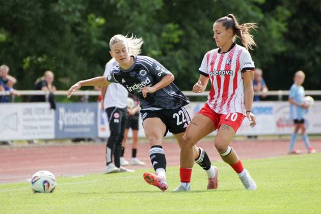 24 08 2025, xgrfx, Soccer Test Match , SC Freiburg Women Eintracht Frankfurt Women v l Nadine Riesen Eintracht Frankfurt , Selina Vobian SC Freiburg DFL DFB REGULATIONS PROHIBIT ANY USE OF PHOTOGRAPHS as IMAGE SEQUENCES and or QUASI VIDEO Freiburg
