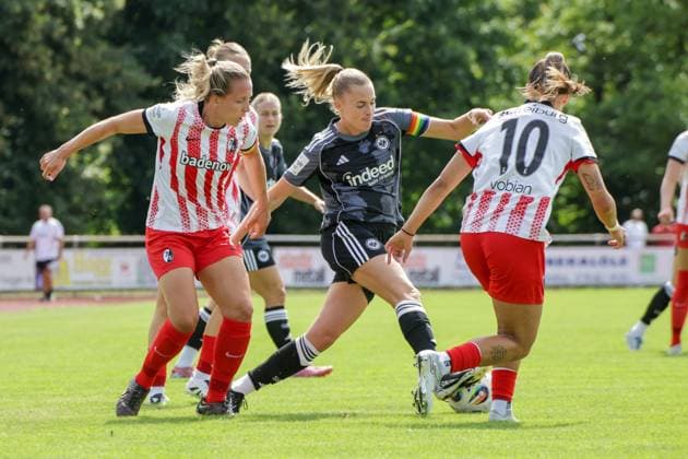 24 08 2025, xgrfx, Soccer Test Match , SC Freiburg Women Eintracht Frankfurt Women v l Lisa Karl SC Freiburg , Laura Freigang Eintracht Frankfurt , Selina Vobian SC Freiburg DFL DFB REGULATIONS PROHIBIT ANY USE OF PHOTOGRAPHS as IMAGE SEQUENCES and or QUASI VIDEO Freiburg