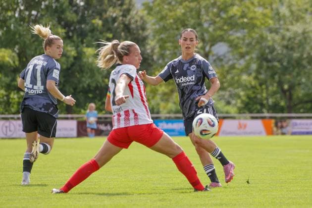 24 08 2025, xgrfx, Soccer Test Match , SC Freiburg Women Eintracht Frankfurt Women v l Lisa Karl SC Freiburg , Ereleta Memeti Eintracht Frankfurt DFL DFB REGULATIONS PROHIBIT ANY USE OF PHOTOGRAPHS as IMAGE SEQUENCES and or QUASI VIDEO Freiburg