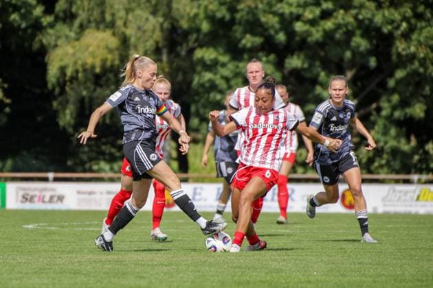 24 08 2025, xgrfx, Soccer Test Match , SC Freiburg Women Eintracht Frankfurt Women v l Laura Freigang Eintracht Frankfurt , Nicole Ojukwu SC Freiburg DFL DFB REGULATIONS PROHIBIT ANY USE OF PHOTOGRAPHS as IMAGE SEQUENCES and or QUASI VIDEO Freiburg