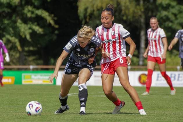 24 08 2025, xgrfx, Soccer Test Match , SC Freiburg Women Eintracht Frankfurt Women v l Laura Freigang Eintracht Frankfurt , Nicole Ojukwu SC Freiburg DFL DFB REGULATIONS PROHIBIT ANY USE OF PHOTOGRAPHS as IMAGE SEQUENCES and or QUASI VIDEO Freiburg