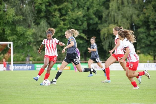 24 08 2025, xgrfx, Soccer Test Match , SC Freiburg Women Eintracht Frankfurt Women v l Aurelie Csillag SC Freiburg , Laura Freigang Eintracht Frankfurt DFL DFB REGULATIONS PROHIBIT ANY USE OF PHOTOGRAPHS as IMAGE SEQUENCES and or QUASI VIDEO Freiburg