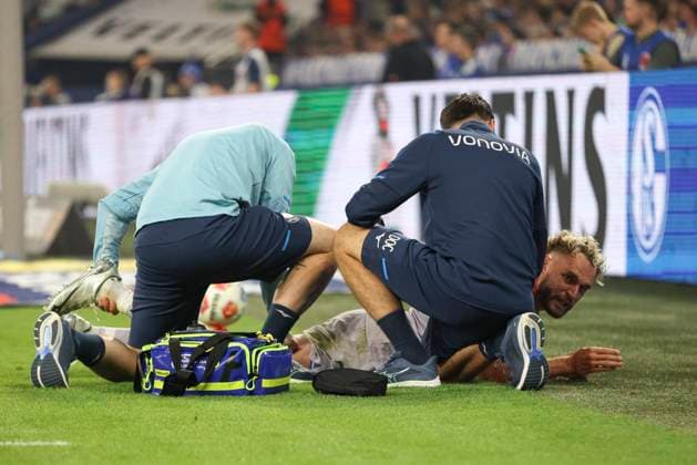 Philipp Strompf VfL Bochum injured on the ground during the 2 Bundesliga match between FC Schalke 04 and VfL Bochum, Veltins Arena on August 23, 2025 in Gelsenkirchen, Germany Photo by Oliver Kaelke DeFodi Images Philipp Strompf VfL Bochum injured on the ground during the 2 Bundesliga match between FC Schalke 04 and VfL Bochum at Veltins Arena on August 23, 2025 in Gelsenkirchen, Germany Photo by Oliver Kaelke DeFodi Images DFB DFL REGULATIONS PROHIBIT ANY USE OF PHOTOGRAPHS AS IMAGE SEQUENCES AND OR QUASI VIDEO Photo by Oliver Kaelke DeFodi Images