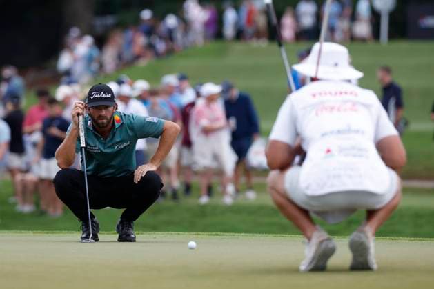 ATLANTA, GA - AUGUST 23: Cameron Young of the United States reads a putt with his caddie on No. 15 during the third round of the PGA, Golf Herren Tour Championship, August 23, 2025 at East Lake Golf Club in Atlanta, Georgia. (Photo by Matthew Maxey Icon Sportswire) GOLF: AUG 23 PGA FedEx Cup Playoffs - Tour Championship EDITORIAL USE ONLY Icon250823059