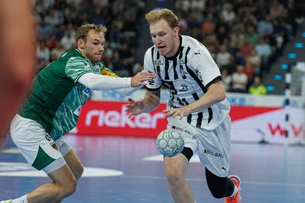 from left Mathias Gidsel Füchse Berlin, 19 , Eric Johansson THW Kiel, 21 duel, duel, action, action, 23 08 2025, Munich Germany , Mens Handball Super Cup 2025 xprx
