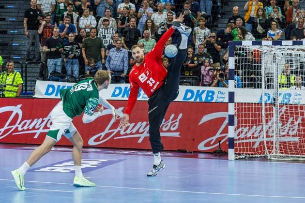 Andreas Wolff THW Kiel, 33, goalkeeper defends against Mathias Gidsels seven-meter penalty Füchse Berlin, 19, 23 08 2025, Munich Germany , Mens Handball Super Cup 2025 xprx