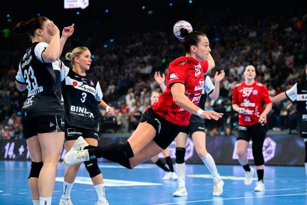 Muenchen HBF Super Cup 2025 HSG Blomberg Lippe Thueringer HC f li Elin Magnusdottir Blomberg , Laura Rüffieux Rueffieux Blomberg , Jana Scheib Thueringer HC Muenchen SAP Garden Bayern Germany